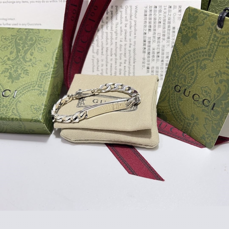 G*u*i bracelets